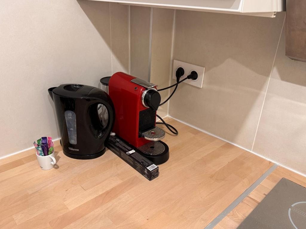 Machine a cafe et bouilloire